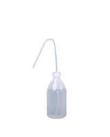 Transparente Gießhilfe klein aus Kunststoff mit gebogenem Ausgießer – präzises Gießen für Zimmerpflanzen und Wandtöpfe