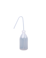 Transparente Gießhilfe klein aus Kunststoff mit gebogenem Ausgießer – präzises Gießen für Zimmerpflanzen und Pflanzen an der Wand