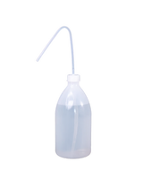 Transparente Gießhilfe groß aus Kunststoff mit gebogenem Ausgießer – präzises Gießen für Zimmerpflanzen und Wandtöpfe