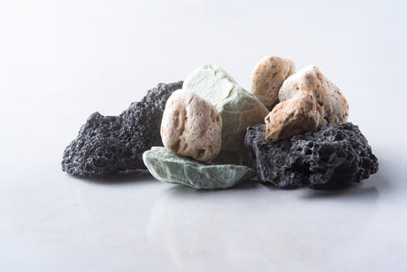 Mineralisches Substrat. Mischung aus Bims, Lava und Zeolith